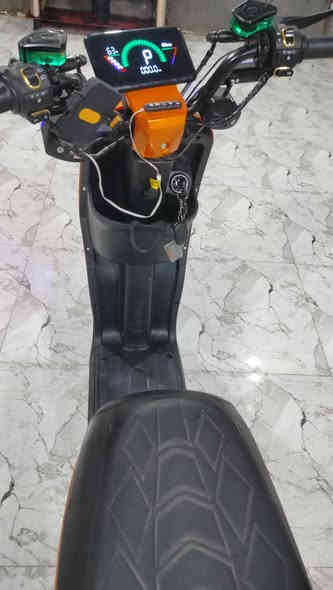 السلام عليكم دراجة كهربائية R9 للبيع شرط نظافة ١٠٠٪ بالچيس إذا مو بالچيس لا تاخذها محتاج واريد أبيعها 
للتواصل / ***********
