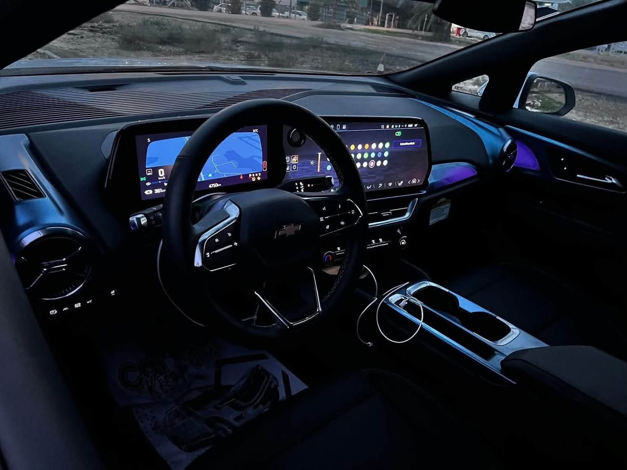 🚗 للبيع: شفروليه إكوينوكس كهرباء  ⚡️ 2024 (Chevrolet Equinox EV)
📍 الموقع: بغداد
🎨 اللون: أبيض
📅 الموديل: 2024📏 
الممشى: 11,850 كم (قابل للزيادة)

🔋 المدى بالشحنةالواحدة : 572 كم

✨ المواصفات:
• شاشة كبيرة + نظام ملاحة (GPS)
• كاميرات 360 + حساسات أمامية وخلفية
• رادارات (أمامي / جانبي / خلفي) + نقطة عمياء
 ⁠• نظام مانع تصادم + تصحيح مسار + مثبت               
     سرعه +Auto Park .
• كراسي جلد(تدفئة + تبريد) + كرسي كهرباء + جنطة كهرباء 
• ستيرن متعدد التحكم + تدفئة
• تشغيل بصمة + دخول ذكي+تبريد قطعتين
• أوامر صوتية + بلوتوث + Type-C
• إضاءة LED كاملة
• 4 أنظمة قيادة
• تشغيل عن بعد
والكثير من المواصفات

⚠️ ملاحظة: حادث بسيط جداً بدون فتح إيرباگ وبدون تبديل وصور الحادث موجوده 
اي ستفسار عن السعر 
اتصل على رقم *********** متوفر واتس اب              
او اتفضل خاص وتدلل🙏🏻
