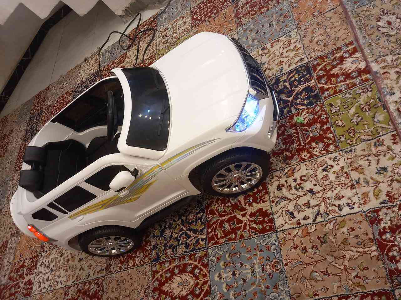 السلام عليكم سيارة اطفال للبيع استعمال قليل بعدهي جديده مابيها كل عطل بطاريتها جديدة سعرها ١٢٥ وبيها مجال مكاني النهروان حي الجوادين 
***********
