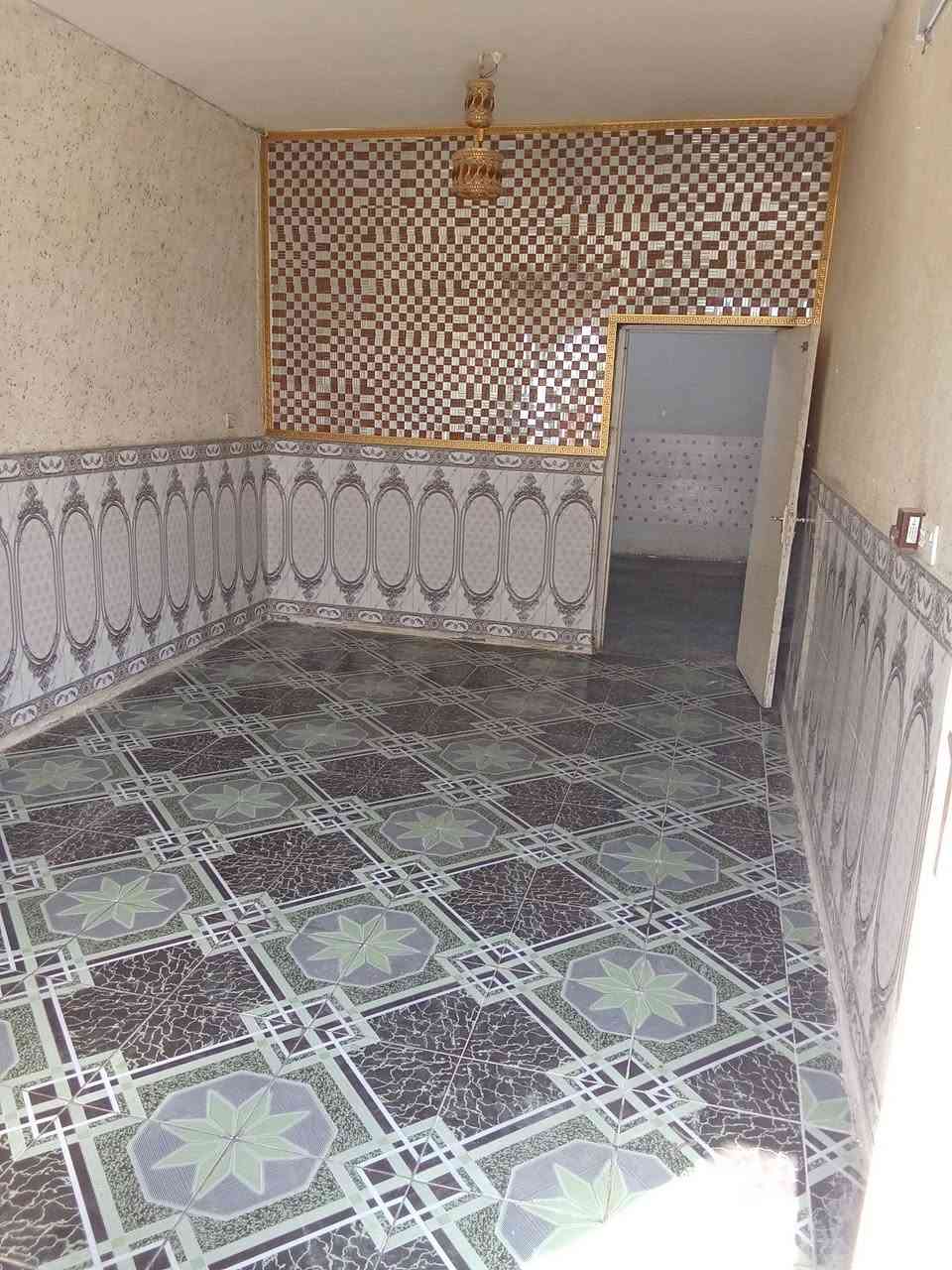 بيت 150م على ساحة بغداد الحسينية بالبداية منطقة 26 خلف ابوسمير 4طوابق 7غرف نوم طابق الاول استقبال ومطبخ وحولي وصحيات داخلية وخارجية وغرفتين نوم طابق ثاني 4غرف نوم وحولي وصحيات الطابق الثالث مخزن وسطحين طابق الرابع بيتونه وسطح بيع او مراوس حسب الاتفاق السعر وباقي التفاصيل اتصال على رقم الهاتف بي واتساب ***********
