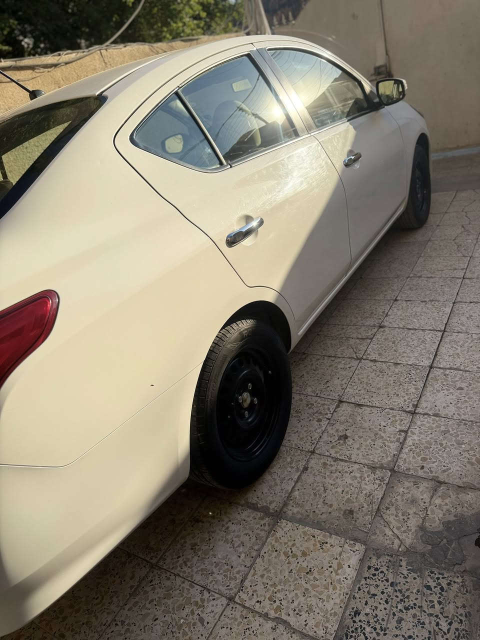 سلام عليكم نيسان صني٢٠٢٤  رقم أربيل الجديد باسمي تحويل ثاني يوم سياره شاشه بلادي كامره حساسات أربع جام كهرباء سياره مكفوله من قطره صبغ بيها بس بارد بالجاملغ امامي عكس السايق وممبين السعر ١٢٥ وكلشي ذكرتلكم أي استفسار أني حاضر اتصال ع الرقم *********** مكاني بغداد السيديه
