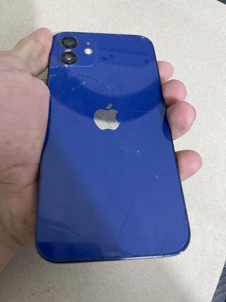 ايفون 12 لون ازرق مميز الجهاز كل مكفول فقط مستبدل شاشه اصليه باقي الجهاز كامل بطاريه 84 ذاكره 128 سعر جهاز 240 وبي مجال بسيط العنوان بغداد المنصور رقم تلفون *********** وبي واتساب
