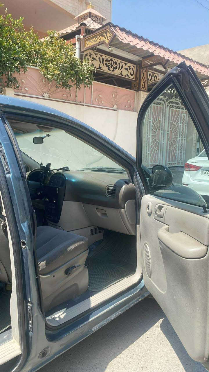 كرفان 2006 
رقم نينوى تحويل فقط 
تبريد ثلج
محرك 3300 دوج بدون صرف بدون نفخ 
كير شرط
كهربائيات شرط 
سعر 52 بيها مجال 
بيها صبغ سقف وصفحة 
وناقصها اعاده صبغ 
***********
