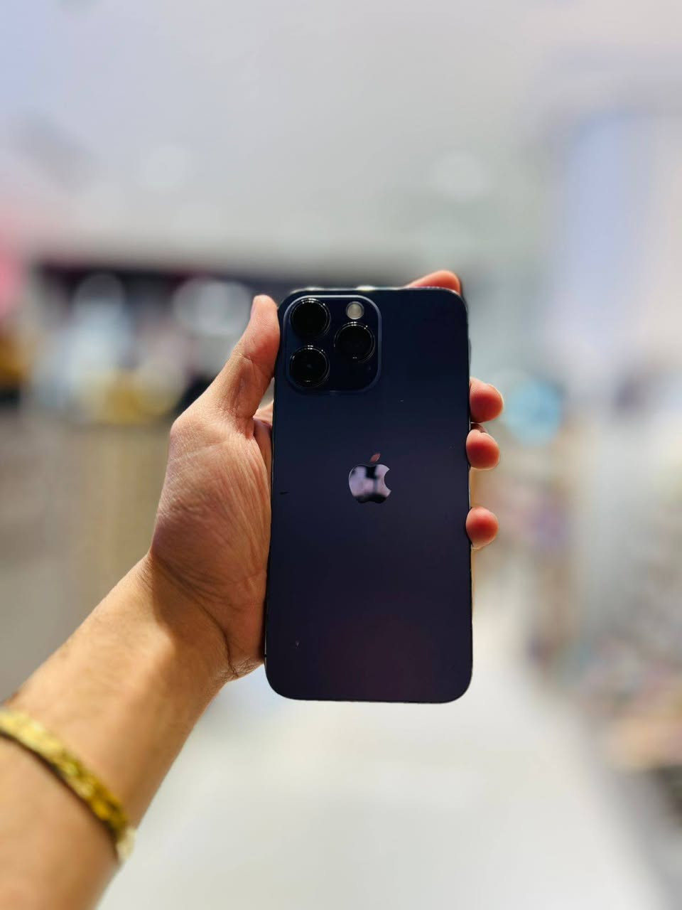 ايفون 14 برو ماكس 
جهاز كله مكفول وشغال 
فيس ايدي شغال جهاز نضيف
جهاز مستبدل شاشاه وبطاريه وجديد نموذج m 
ذاكره 256 
بطاريه 100 
اتصال او واتساب 
***********
مكاني حله او مراوس 
سعر 550
