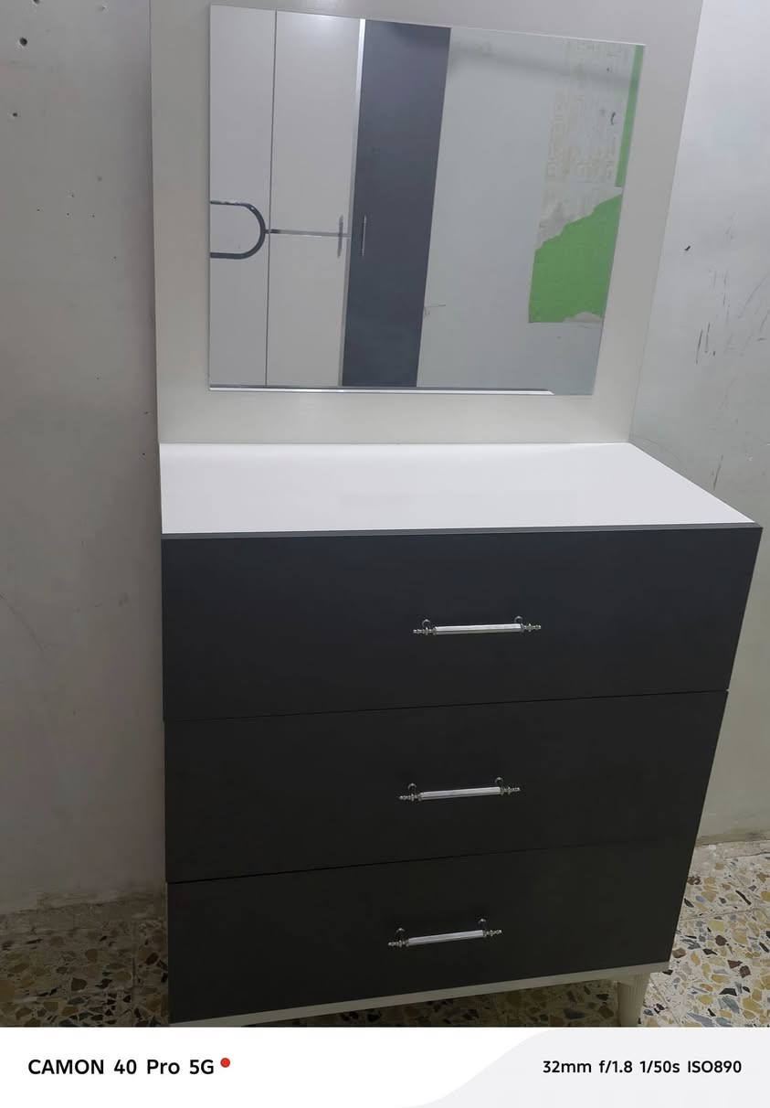 سلام عليكم 
غرفه تركي جديده بعدني مانايم عليها تتكون من خمس قطع 
سبب البيع ما عجبت المره 😅 اشتريتها 780
رايدها 600 دوشك هديه للاستفسار ***********
مكاني كربلاء الحر
