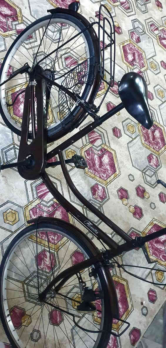 باسكل سوبر A حجم 26 بريكات أمامي خلفي شغاله داينمو لايت اصفر شغال قفل وره شغال باسكل نضيف مال حاويه ولون مميز المكان ناصريه قضاء سوق الشيوخ  مركز السعر 120 وبي مجال 
رقم الواتساب لتواصل ***********
