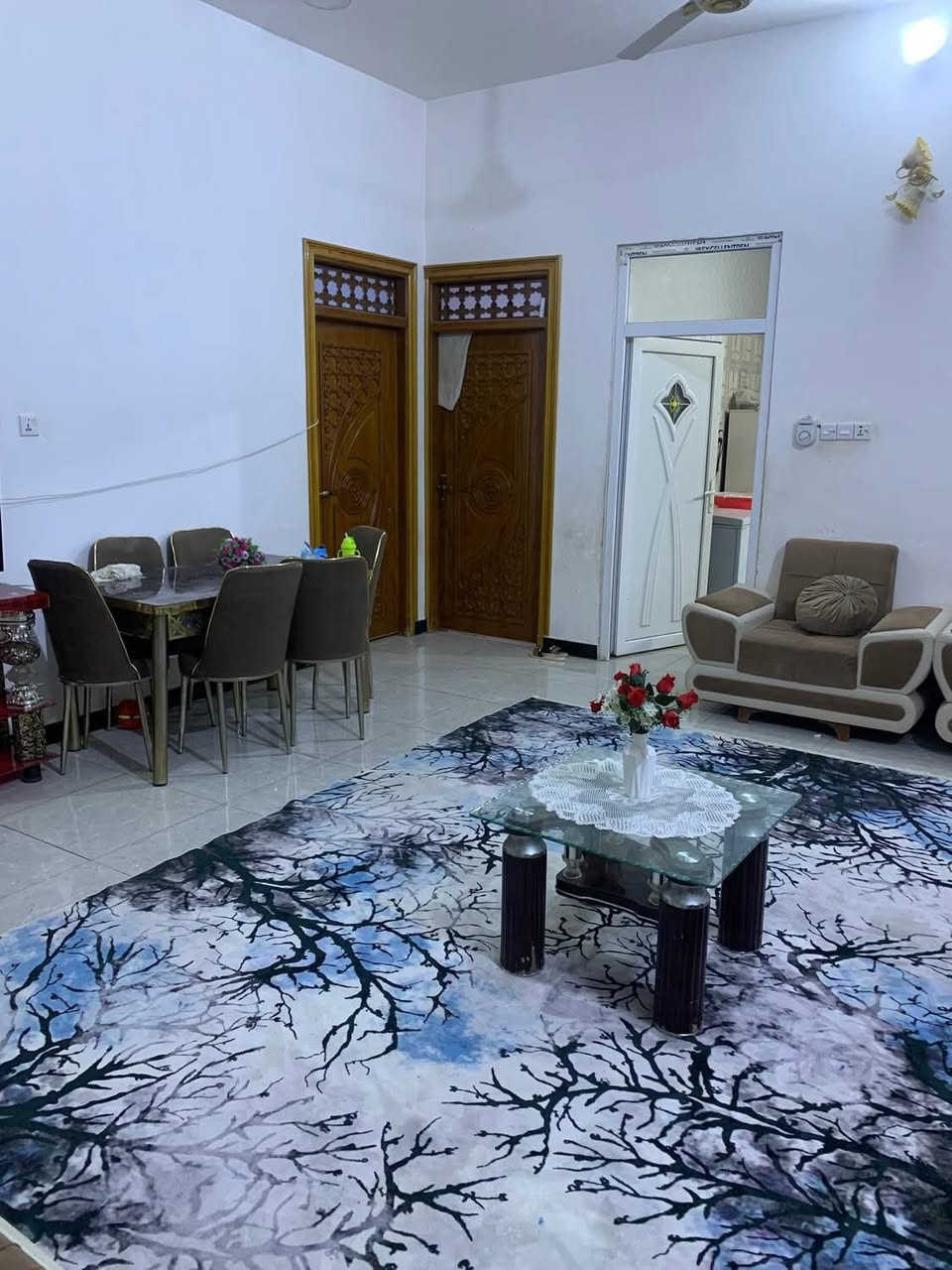 دار للبيع حي الامام المهدي الفرع المقابل مدرسة النوارس وكلية الطب البيطري  200 متر بناء حديث كونكريت للتواصل خاص او الاتصال على الرقم ***********
