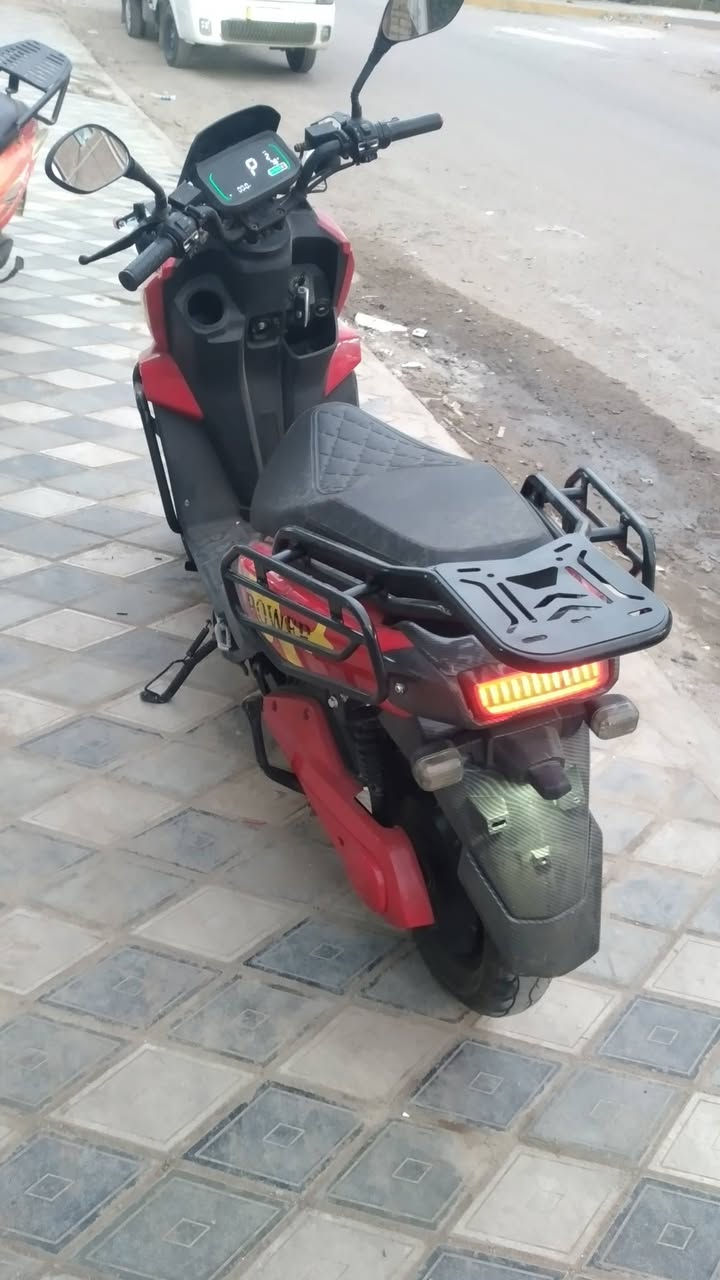 اباجي نضيفة جدا مابيهة اي نقص بطاريات مصطرة السرعة ١١٠ حقيقي السعر ٩٥٠ الف مكاني الشعب ***********
