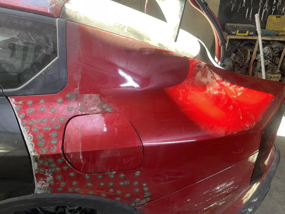 كي فور للبيع حادثه بابتبن مبدل وجاملغ خلفي مصبوغ بجم كبس السياره حلوه وحادثه حلو مستعجل ع بعيته رقم بغداد بئسمي السعر 178 وبيه مجال الي يحب يتصل السياره جاهزه مدوشمه ارضيات ***********
