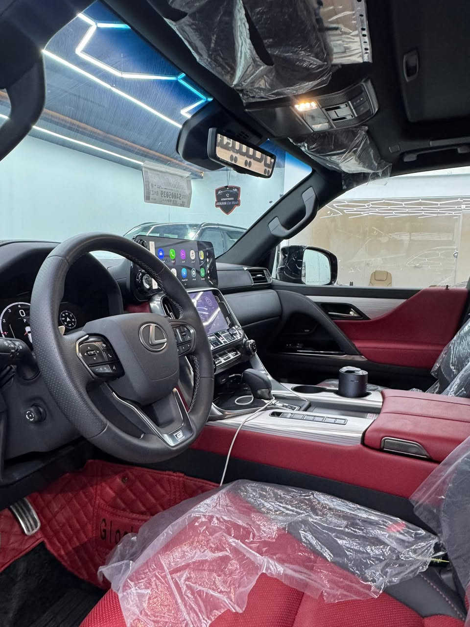 السلام عليكم لكسز 2025 ضمان شركة SAS
فول مواصفات ١/١ ما يحتاج اذكر المواصفات F1. 
ماشية الف و٢٠٠٠. بعده بوضع شركة دهن شركة ما مبدل 
مغلفة ppf اصلي ضمان ١٠ سنوات رقم بغداد باسمي تحويل ثاني يوم السعر١٥٢ الف دولار وبي مجال لشراي مكان سيارة بصرة ***********
