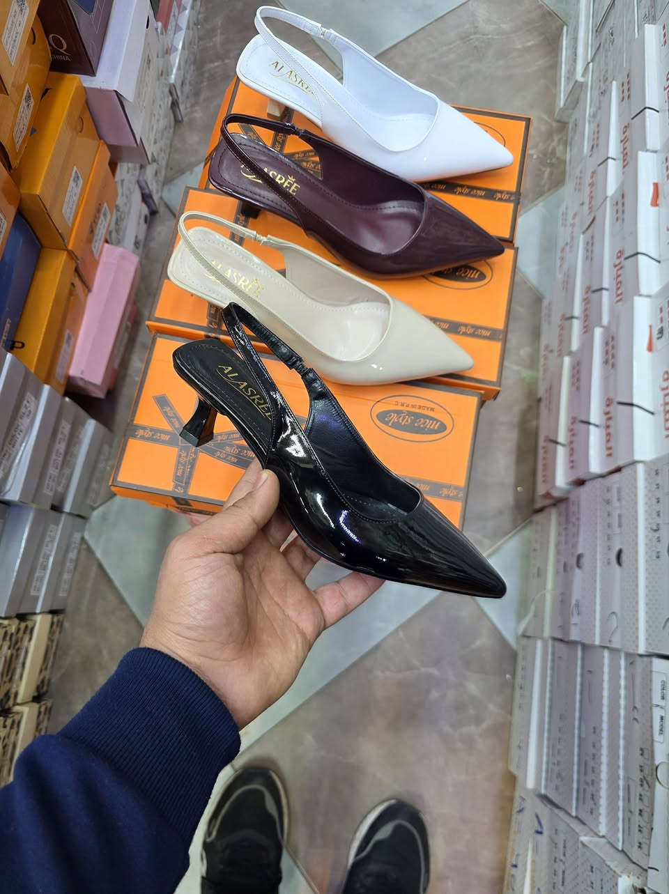 مجمع ابن قاسم كوت

💸تقدم لكم اجمل الموديلات💸
زيارتكم لنا تسر سعادتنا 😇❤️

كوت سوق الكبير نهاية شارع بدلات الاعراس مجاور مجمع ابن فنجان 
مقابل سوق الاَوقاف 
تتوفر خدمة توصيل🚗🚕
(كوت وجميع محافضات العراق)
للحجز والاستفسار مراسلة صفحة
***********

📸 تابعونا:

انستغرام :
https://www.instagram.com/lx.kut?igsh=MTM1MzUxeG5wdnd6eA==

تيك توك:
https://www.tiktok.com/@lx.kut?_t=ZS-90iP5yqmaIL&_r=1

🚗 توصيل لكل المحافظات 🇮🇶

🤍 حياكم الله، أرسل الصورة والقياس وراح نجاوبك بأسرع وقت 🙏
