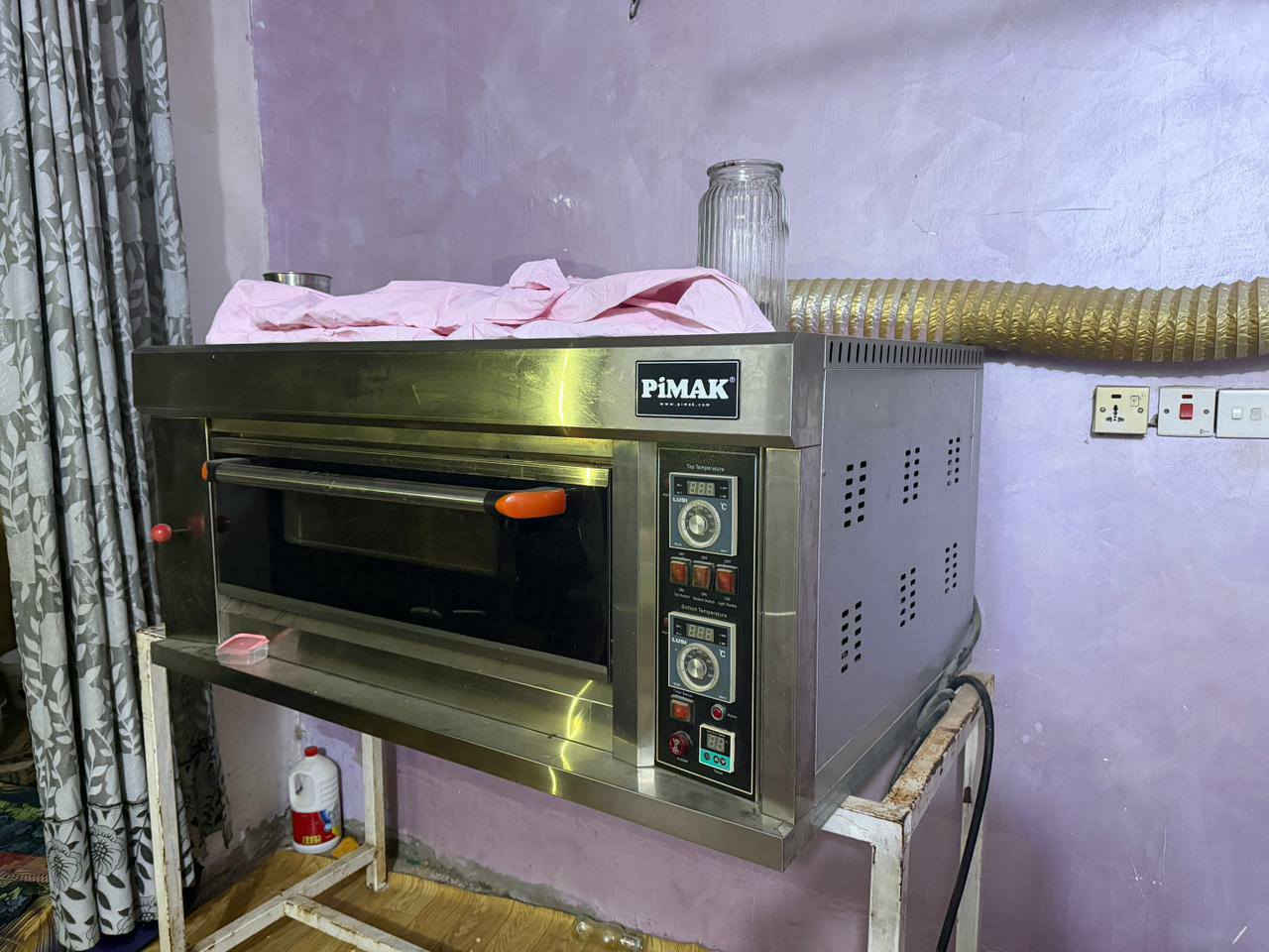 غراض للبيع فرن عجانه طاوليات استخدام قليل جدآ مكاني كربلاء *********** واتساب
