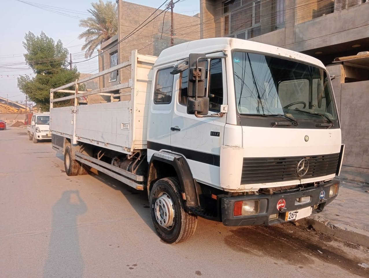 البا للبيع موديل (٩٥) رقم صلاح الدين رقم انكليزي جديد بسمي سنوية لحد (٢٩) طولهه ٧ وربع ( ٨)برغي ( ٤ طن ) تدفئه تبريد شغال مكان السيارة بغداد السعر (١٣٥) وهذا رقمي ***********
