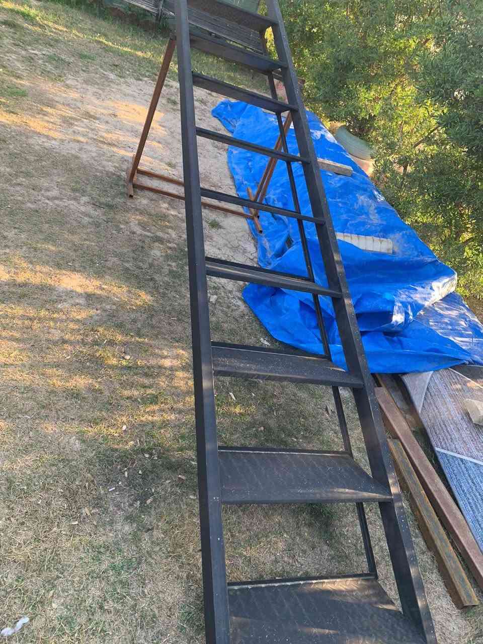 للبيع درج جديد تفصال صبغ حراري قياس ٤ونص متر السعر 180 الف وبي مجال شراي تعال *********** وتساب
