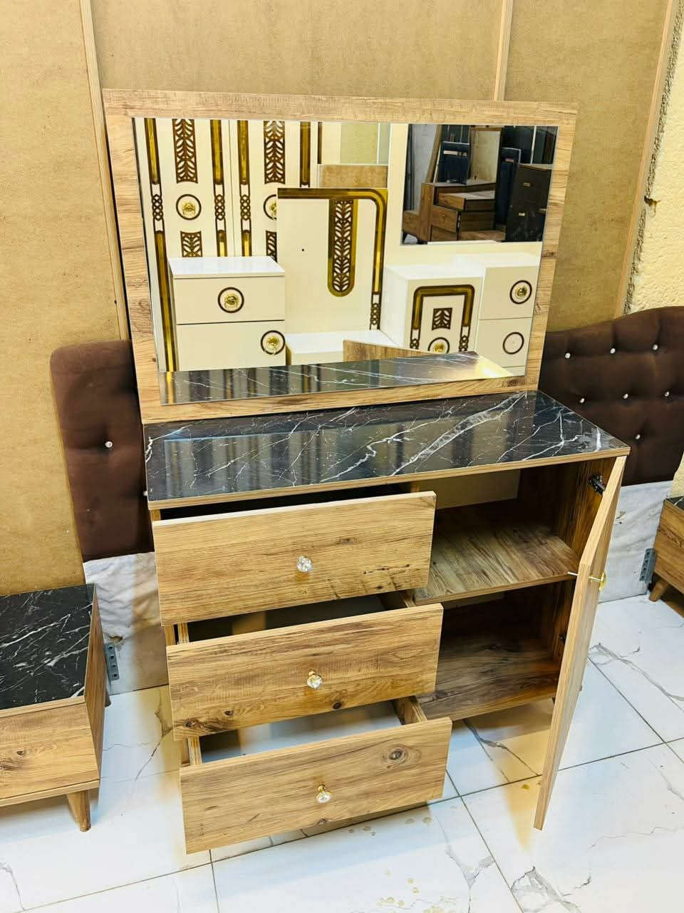 غرفه نوم تركي 🇹🇷 
5 قطع سلايت نضافة 95 💯 
بلون مميز مرمري سعر 450 
مع شد ونقل مجاني 🧑‍🔧🚚


**إذا كنت صاحب هذا الإعلان وتريد حذفه لأي سبب، رجاءا أرسل رسالة إلى الدعم الفني**