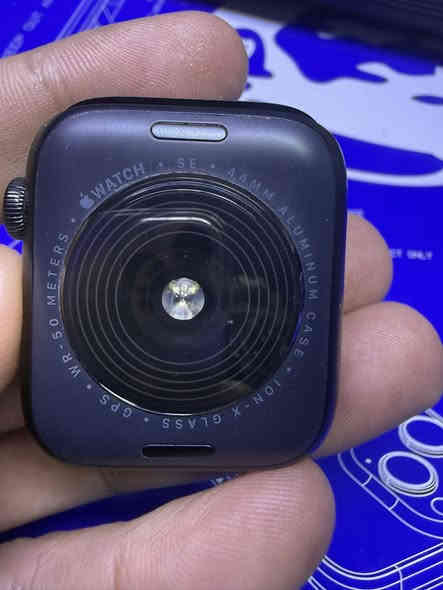 السلام عليكم 
ساعة ابل SE (الجيل الثاني ) 
حجم 44
ذاكرة 32 
باقي لضمان 8 اشهر 
بطارية 100
نضافة 100‎%‎
كيبل اصلي 
سعر 200
بغداد الشعب حي التجار 
***********
