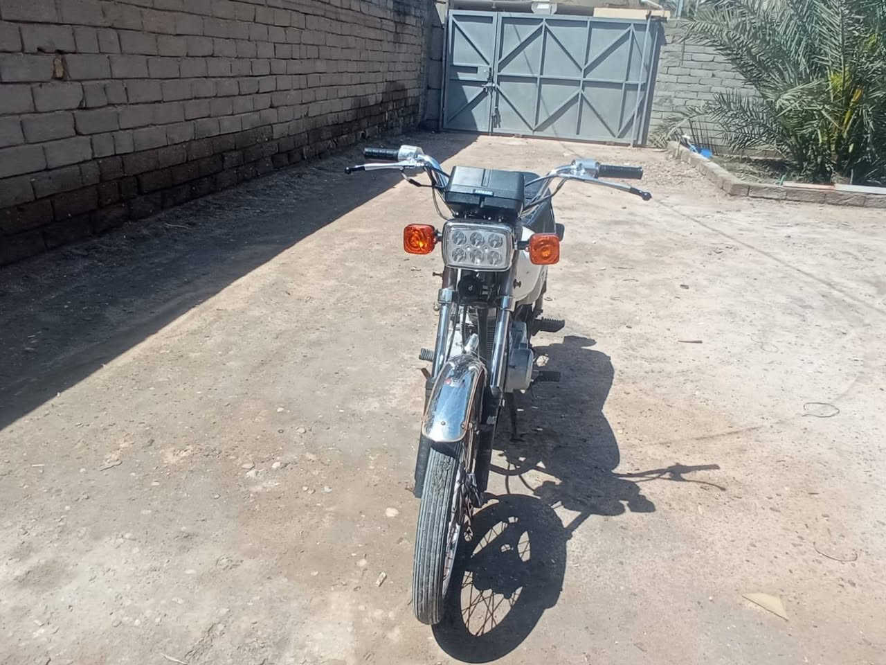 سلام عليك مكلف بل نشر دراجه أوراق 17 بلاد مفتوحه مره وحده ما نقصا أوراق الدراجه كامله دراجه وكيله علاء تحويل بنفس ساعت الشراء دراجه من طول لطول شغاله نقصها سله وصينيه فقط سعر ب650 وبيه مجال *********** رقم صاحب دراجه تواصل ويا وياي على الفيس بوك
