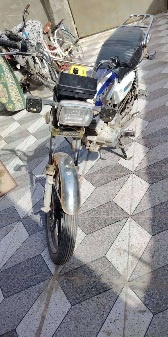 السلام عليكم شباب دراجة سيفان موديل 2020 لبيع ما عايزها شي أوراق استنساخ السعره 500 وبيها مجال قليل
*********** هذا رقمي
