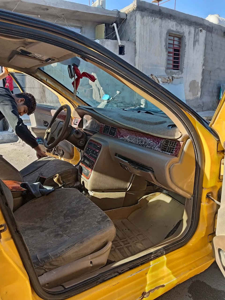 سمند 2011داخله هزه ومصفره هيئة عليها غرامات 140الف تنزل من سعرها يرادلها ترتيبات سعرها مناسب باقي فقط التحويل السعر 15ورقة مكان السيارة العزيزية رقم الهاتف***********
