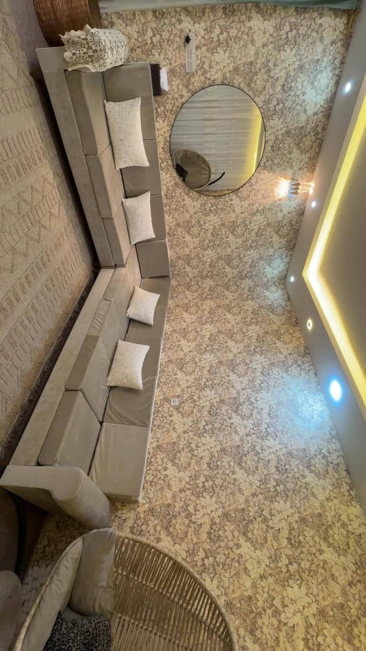 قەنەفەی 8 نەفەری  و مێزی tv بۆ فڕۆشتن بێعەیب  بو زانینی نرخ پەیوەندی بکە *********** السليمانية, العراق
