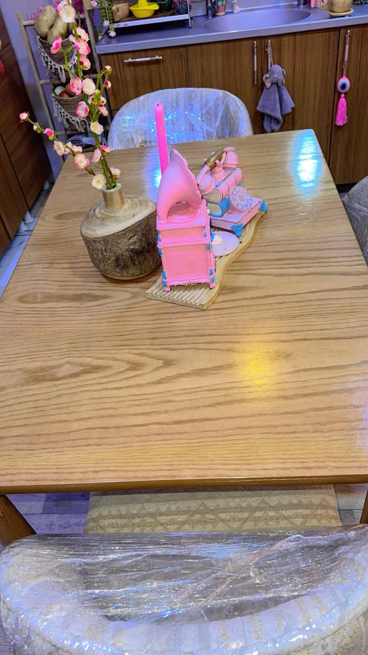 السلام عليكم  عندي غساله أوتوماتيك وميز طعام اريدهم للبيع علما ميز طعام مستخدم فقط شهرين .. سبب البيع مساحة المطبخ صغيرة 

المواصفات الأساسية
 • النوع: غسالة أوتوماتيك تحميل علوي
 • السعة التقريبية: 8 – 9 كجم
 • سرعة العصر: حوالي 700 دورة/دقيقة
 • عدد البرامج: تقريبًا 8 برامج غسيل
 • لوحة تحكم: إلكترونية مع شاشة رقمية
 • حوض الغسيل: ستانلس ستيل مقاوم للصدأ
 • الجهد الكهربائي: 220–240 فولت
 • ميزات إضافية:
 • قفل أمان للأطفال
 • تأخير بدء التشغيل
 • برامج غسيل متعددة (عادي – سريع – شطف – عصر)
 • نظام تحكم ذكي بالمياه (Fuzzy Logic)  

مميزات الغسالة
 • سهلة الاستخدام لأن التحميل من الأعلى.
 • مناسبة لعائلة صغيرة إلى متوسطة.
 • استهلاك ماء وكهرباء معتدل.
 • فيها برامج سريعة للغسيل اليومي 

ميز طعآم متكون من اربع كراسي خشب البامبو الاصلي بوهيمي 
كراسي اثنين بوهيمي واثنين رصاصي شب ثقيل . متانة قوة . كراسي مريحة قطن درجة اولى 

الاسعار الخاص ... 
العنوان بصرة تنومة


**إذا كنت صاحب هذا الإعلان وتريد حذفه لأي سبب، رجاءا أرسل رسالة إلى الدعم الفني**