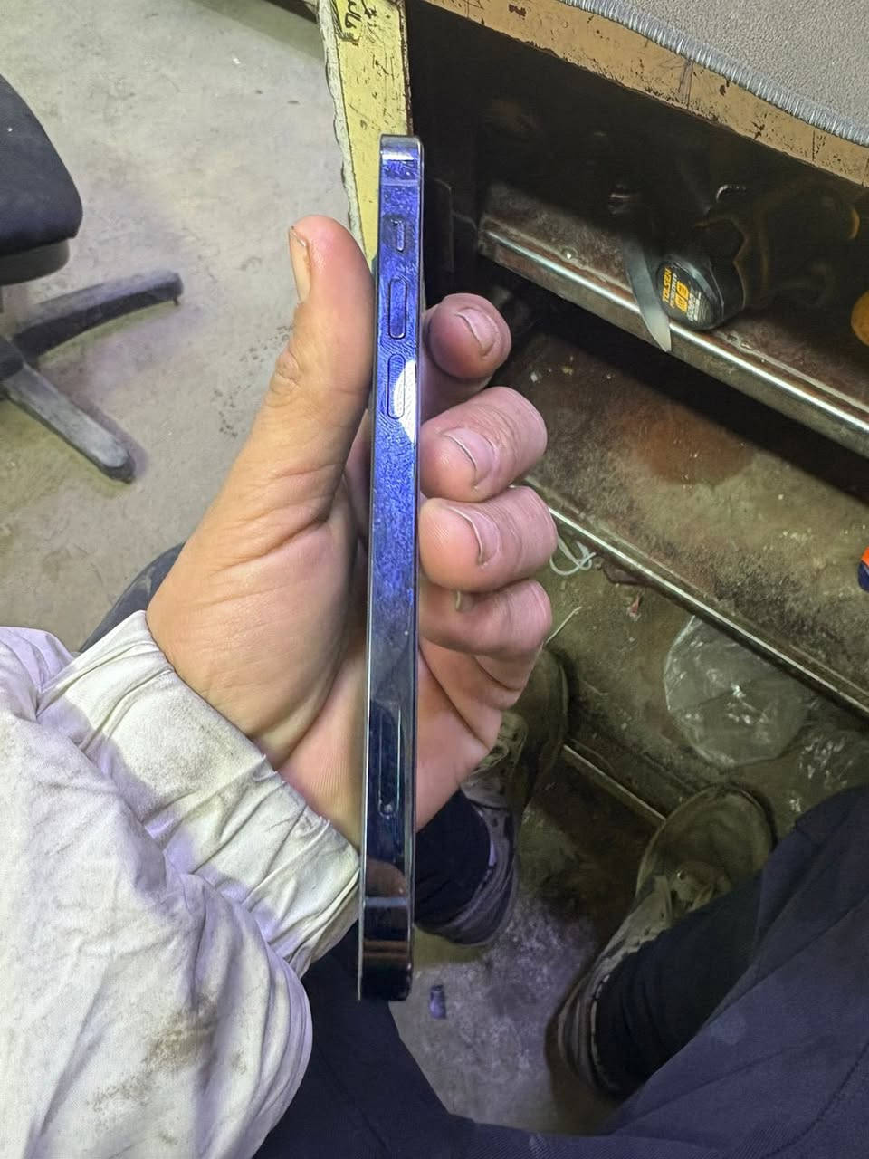 ايفون ١٢ برو 
فقط برو ابو ٣ كامرات مو ماكس 
ذاكرة ١٢٨
مبدل شاشه وفيس ايدي ميشتغل 
والضهر مفطور 
نسبه البطاريه ٧٣ بيلادي ميصرف 
والباقي كلها شرط 
مبي اي عيب انطي شرط 
سعره 180 الف 
وبي مجال قليل 

وهاي رقمي 
***********
متوفر واتساب
