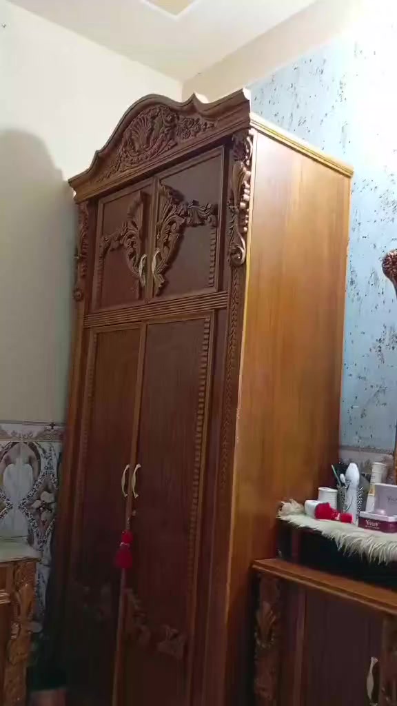 سلام عليكم غرفه مستخدمه شهرين نضيفه كلش نجارة عراقيه ام الزان ***********
