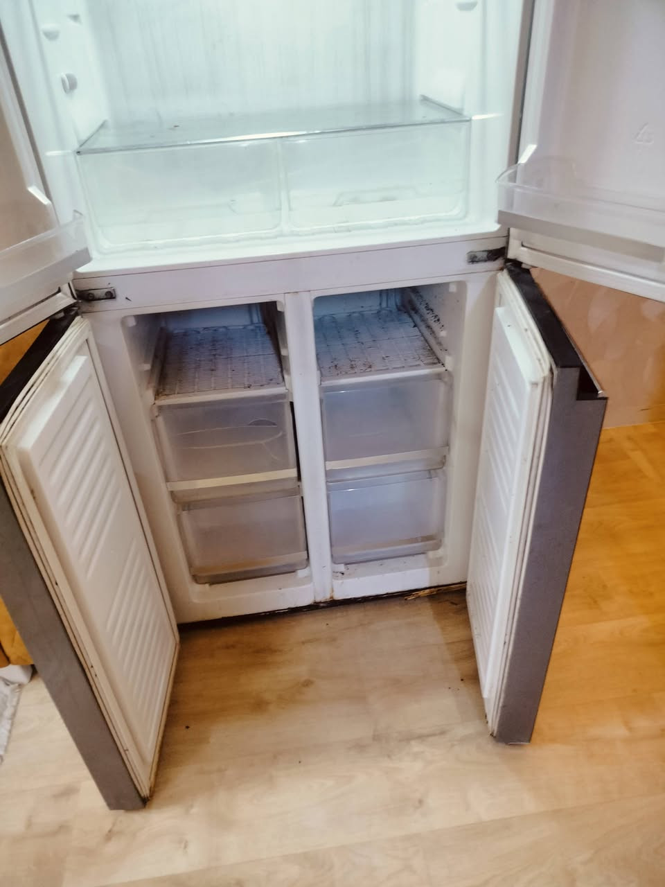 ثلاجة وطباخ للبيع ***********
