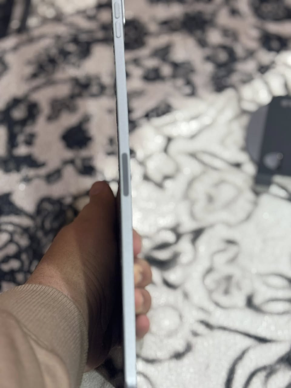 ‏سلام عليكم iPad 11 Pro جيل الرابع M4 مفطره الشاشه  ومامثر ع لمس ابد.  السعر 260 الف وبي. مجال بصيط ***********
