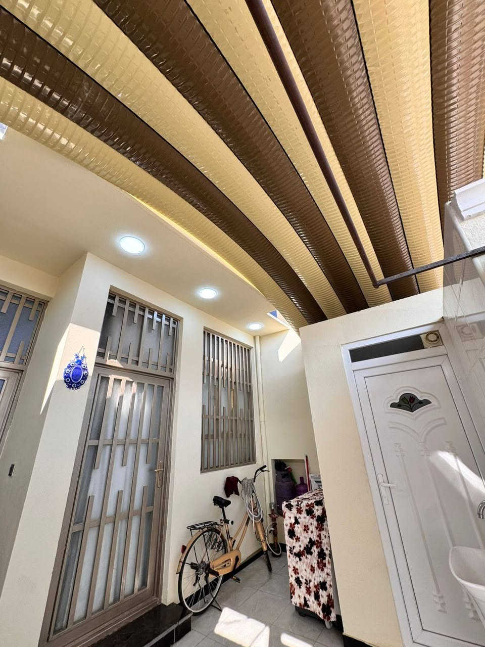 بيت للبيع ١١٠ متر واجهته ٥ ونص طابق واحد حديث قطاع ١٦ خلف التجاري قرب مركز حي العسكري 
غرفه صاله مطبخ حار أو بارد  استقبال صحيات داخليه و خارجيه
ينباع نقد وينباع مبادره 
***********
***********
