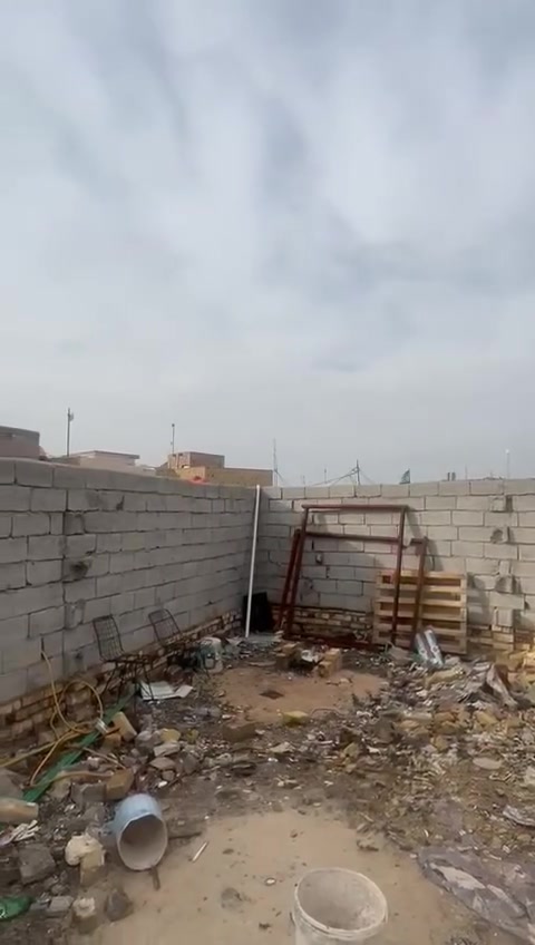 بيع مستعجل قطعه خلف الملعب مساحه 50متر  شارع الزهراء بيه غرفه معكوده وداير بيت كافة الخدمات سعر 9وبيه مجال ***********.هذا رقم صاحب العقار
