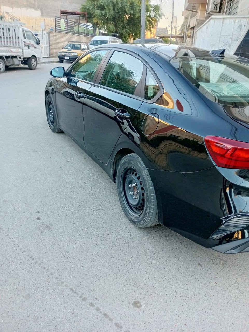 السلام عليكم كيا فورتي موديل 2023 السياره احلى من الصور بيهة جاملغ امامي بدون دواخل رقم بغداد تحويل بسمي ***********   / *********** اخوان اني مكلف بلنشر
