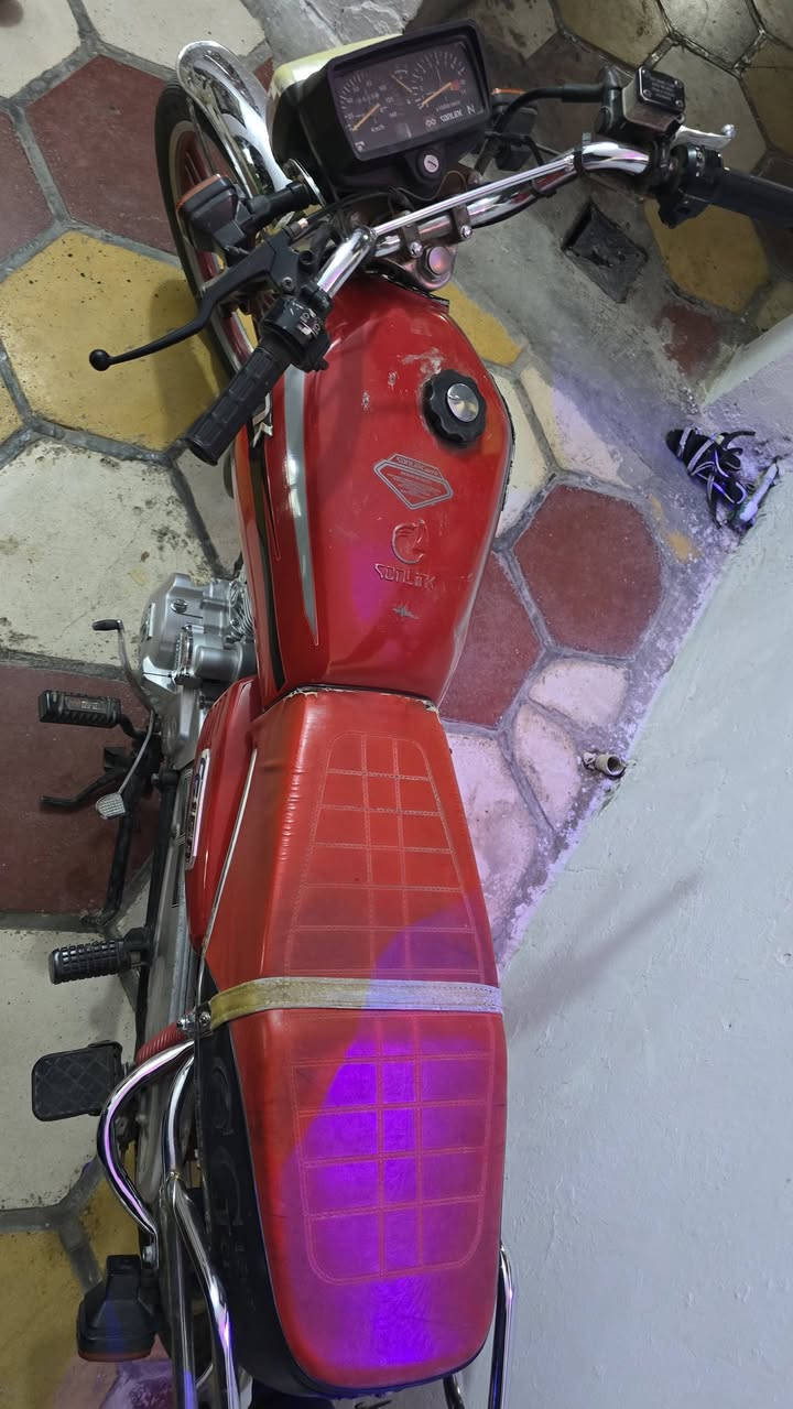 السلام عليكم دراجه سافانه موديل ٢٢ للبيع الدراجه مكينه ممفتوحه وتاخذها لاي فيتر اذا كلك مفتوحه تاخذها بلاش اوراق بغداد  للاستفسار الاتصال ***********
