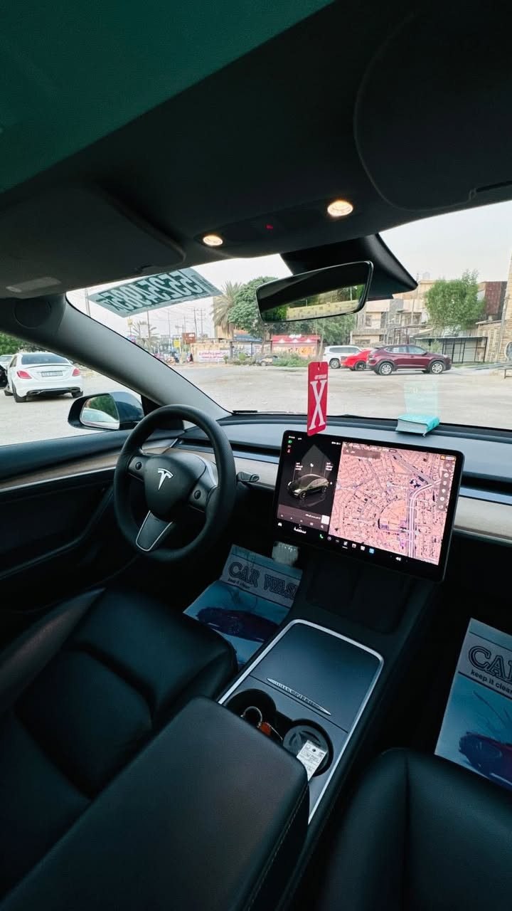 تيسلا  2023 -‏ Model 3 
السيارة مكفولة من الصبغ بدون ايرباك 

المواصفات
____________
نظام حراسة شديد يتضمن ١٣ كاميرة مراقبة 
انت وفي المنزل تشاهد سيارتك وتتحكم بها 
نظام ترفيهي يتضمن العاب الكترونية و حركات راقصة 
سقف بانوراما زجاج
شاشة كبيرة حجم 15 بوصة
كاميرات 360
حساسات امامية وخلفية
كراسي كهرباء جلد اسود
كراسي تدفئة
رادارات 360 درجة
مانع تصادم
حساسات جانبيه
مثبت سرعة
تحكم بالسياره عن طريق الشاشة
نظام قيادة آلية Auto Pilot
عداد ديجيتال
تشغيل تلقائي
نظام قيادة ذاتية Full Self drive
نظام (RCTA) للتنبيه عند الرجوع للخلف
نظام (RSA) لكشف لافتات السرعه للطريق
نظام (PSC) الرادار الذكي لمنع الاصطدام 
نظام (LTA) لتحديد المسار على الطريق
تشغيل عن بعد
الدخول الذكي
نظام ترفيهي كامل متكامل يحتوي على ( YouTube / WhatsApp / Tik Tok / Netflix)
‏• Wifi
‏• GPS
‏• MAPS
‏• Bluetooth
‏• AUX
‏• USB
أوامر صوتية voice commands
جنط قياس 20
اضوية امامية LED
اضوية خلفية LED
كشافات ضباب LED
إنارة امامية زنون بالكامل
صندوق خلفي كهرباء
نظام محاكة ذاتي للسياره من الخارج
______________
حادث جداً خفيف بدون صبغ بدون دواخل بدون ايرباك فقط تبديل قبق الجنطة نفس اللون وبارد في الجاملغ الخلفي 
السعر ١٩٠ $
العنوان كربلاء حي الحسين 
***********
