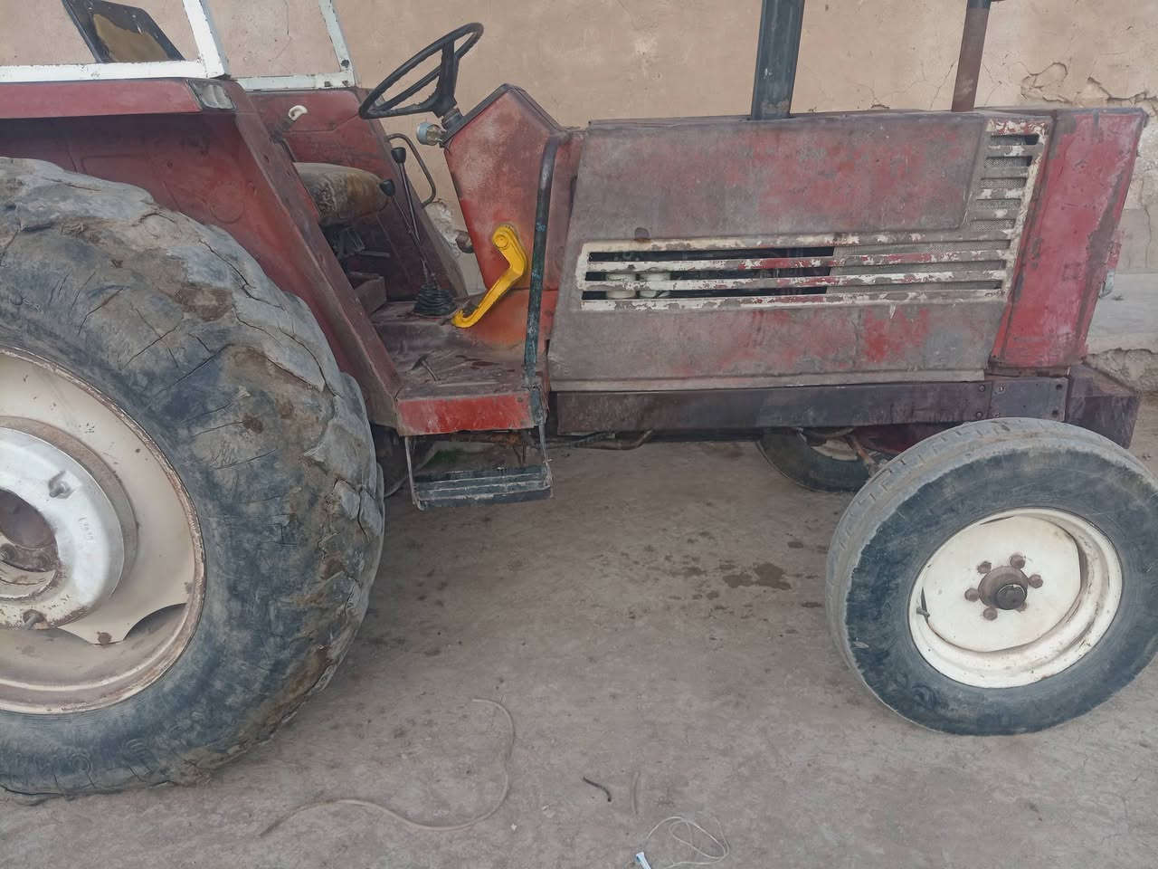 السلام عليكم 
تنكتر فيئات 780
موديل 82
رقم نينوى 
گير محرك اكسل كلو شرط 
هدروليك رفع تبان كله شغال 
***********
مكاني الحويجه
