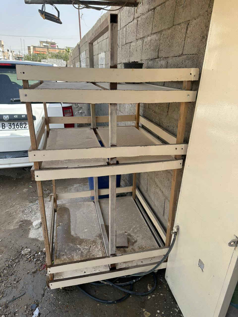 السلام عليكم رفوف خشب عدد ٢ للبيع السعر ٨٥ الف مكاني الدوره الميكانيك رقم ***********
