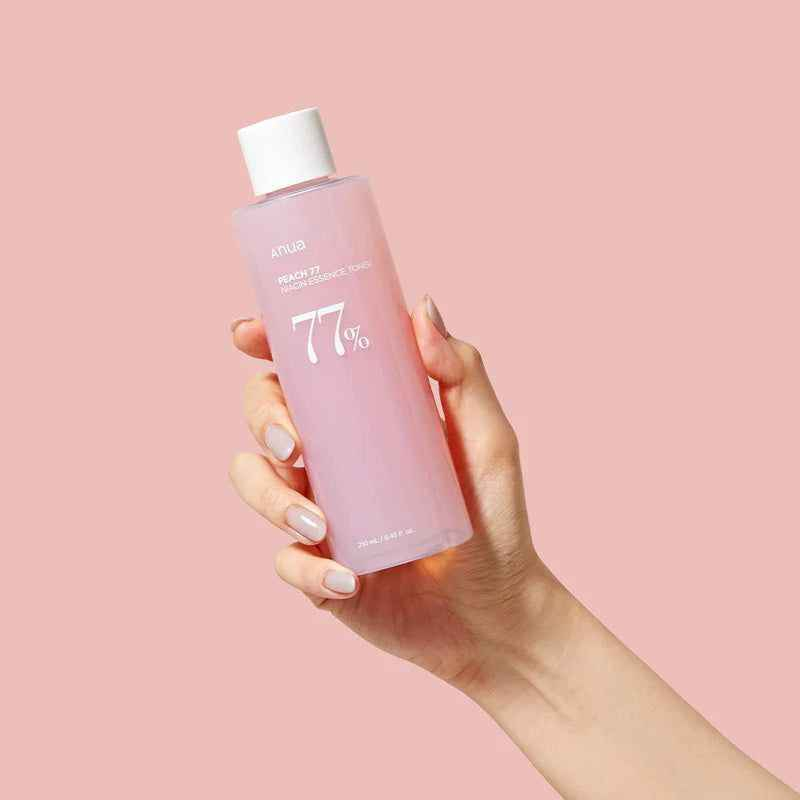 🍑تونر خلاصة النياسين بالخوخ 77% من أنوا (Anua Peach 77 Niacin Essence Toner) يجمع بين فوائد التونر والإسنس، مصمم لترطيب وتفتيح البشرة. يتميز بتركيبة لطيفة تجعله مناسباً لجميع أنواع البشرة، بما في ذلك البشرة الجافة والحساسة.✨

✅التركيبة غنية بمزيج من المكونات النشطة والمغذية:77% مستخلص فاكهة الخوخ يوفر ترطيباً عميقاً ومغذيات غنية بالفيتامينات ومضادات الأكسدة للمساعدة في استعادة إشراق البشرة ولونها الطبيعي.
✅النياسيناميد (فيتامين ب3): مكون فعال معروف بخصائصه في تفتيح البشرة، المساعدة في توحيد لونها، وتقليل ظهور البقع الداكنة والتصبغات.
✅ألفا أربوتين وفيتامين سي: يعملان بشكل تآزري مع النياسيناميد لتعزيز تأثير التفتيح ومنح البشرة إشراقة ونضارة.
✅بانثينول (فيتامين ب5) وسيراميد: تساعد هذه المكونات على تقوية حاجز رطوبة البشرة الطبيعي والحفاظ على ترطيبها العميق، مما يقلل من التهيج والاحمرار والجفاف.
✅نظام "Peach Melting Peel™" (تقشير الخوخ الذائب):  يساعد على إزالة خلايا الجلد الميتة بلطف وتنقية المسام، مما يحسن من ملمس البشرة ويجعلها أكثر نعومة وصفاءً.
✅حمض الهيالورونيك: يعزز الترطيب ويمنح البشرة مظهراً ممتلئاً وناعماً. 

✔️فوائد التونر 🍑
✔️ يتميز التونر بقوام سائل خفيف، يشبه الإسنس، يمتص بسرعة دون ترك أي بقايا لزجة.
✔️ لونه الوردي الفاتح طبيعي مستمد من فيتامين B12، وله رائحة خوخ رقيقة ومنعشة.
✔️ بفضل تأثيره المنعم والمرطب، فإنه يهيئ البشرة بشكل ممتاز لتطبيق المكياج، مما يساعد على ثباته لفترة أطول.
#الاصلي المنشأ كوريا 🇰🇷💯
السعر 14 الاف 
🚘يوجد خدمة توصيل لجميع محافظات العراق ٤ الاف🚘 المحمودية, بابل


**إذا كنت صاحب هذا الإعلان وتريد حذفه لأي سبب، رجاءا أرسل رسالة إلى الدعم الفني**