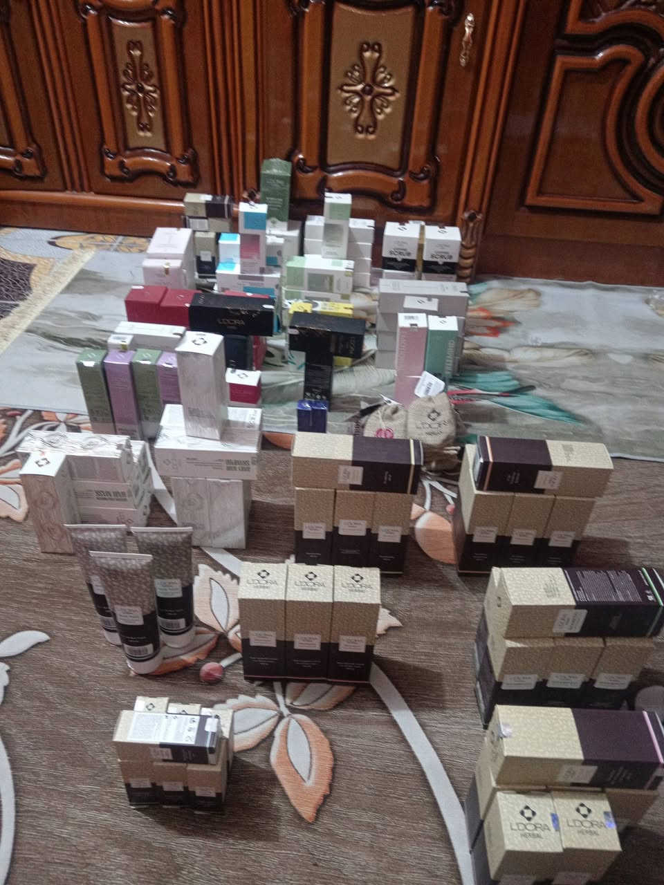 السلام عليكم غراض تجميل جمله كل شي يخص لبشره ولجسم ولشعر للتصال ***********
