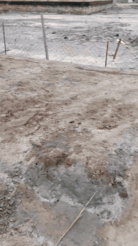 قطعه مساحه250متر مأسسه 125وباقي 125 رباط  كونكريتي عالي اعلئ من البيوت الي دوايره ومدفونه  مثل ماموضح بيها قرفه+صاله+مطبخ+مضيف ومنور وحمام داخلي تصميم حلوو شارعها 6امتار منطقه أبو صريفه خلف جمله العزوز ***********
