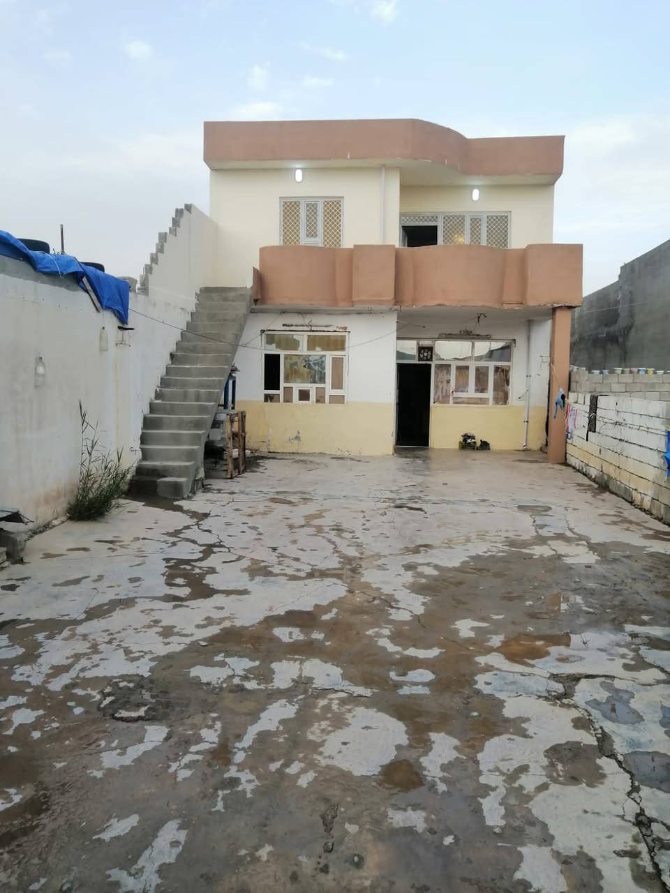 السلام عليكم بيت للبيع قاطعين يرهم مراوس منطقه علياوي مقابيل مدرسه حمورابي طريق عمل الشعبي وهذا رقم الهاتف تواصلوا***********ابو علي
