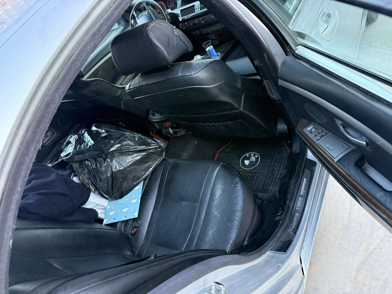 السلام عليكم 
باخره 2001 745i  V8 
صبغ عام بدون ضربه
كير مكينه بالشرط 
فول مواصفات 
بوب شفط 
فتحه بالسقف 
كشنات هيتر 
ستيرن كهرباء 
دمام جوه الكشن ذ
سيدير جنجر 
بردات 
لايت زينون 
جنطه شفط 
&السيارة بيهه ABS حساس واكف 
داخلهه يحتاج ترتيب 
السايد بريك عاطل 
السيارة بأسمي شرط التحويل السنويه 2031 جديده هزه جديده 
السعر 88 بيهه مجال كلش قليل حك جيتك 
المكان كركوك ***********

