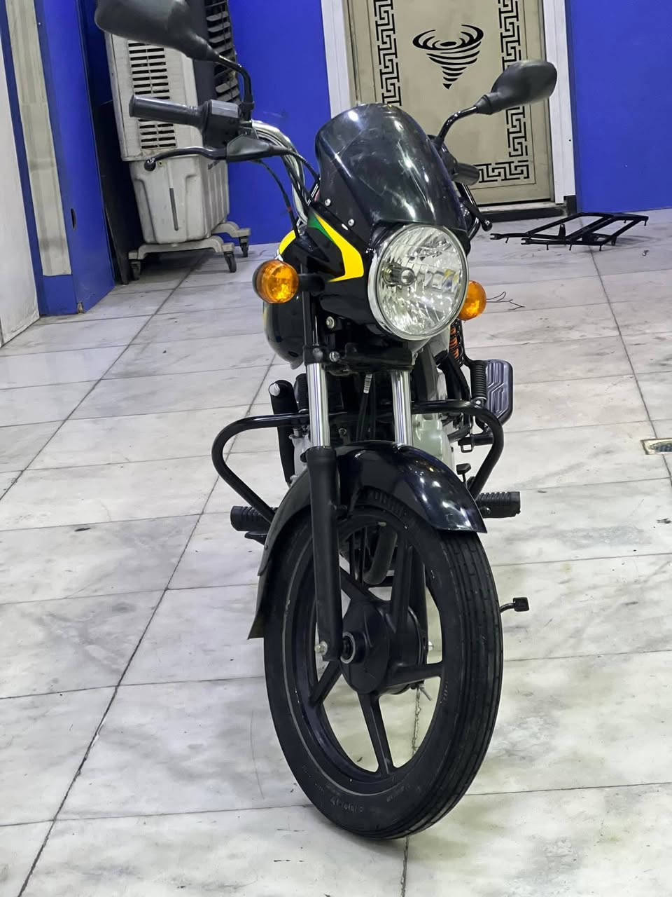 السلام عليكم بوكسر موديل 21 اوراق كامله اصولي 
دراجه تخبل خير من الله نكره سلف شوكت ميعجبك 
مكينه خرسه مامفتوحه ابد رايدهه ب 950 مجال قليل
مكاني الغزاليه شراي يتصل واتساب ***********
