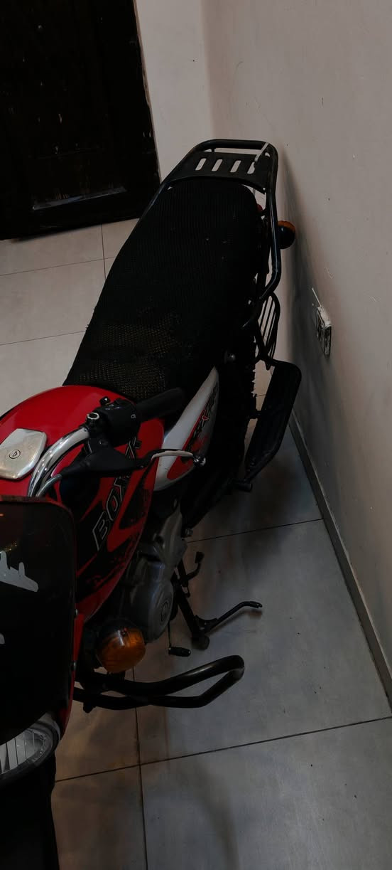 السلام عليكم  دراجه بوكسر للبيع مرقمه بغداد تحويل ثاني يوم الدراجه نضيفه كلش فقط المكينه مامكفوله للتواصل *********** متواجد اتصال و واتساب المكان الدوره بغداد السعر 1500 مليون ونص وقابل للتفاوض
