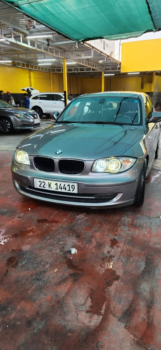 السلام عليكم ورحمة الله وبركاته  👋

للبيع BMW 116i موديل 2011
سيارة نظيفة جداً واستخدام شخصي،
مكفولة من الحوادث، الصبغ، والغرق 100%.

المواصفات:
 • محرك 2.0 قوي واقتصادي
 • ماشية 130 ألف كم
 • شاشة أصلية
 • رادار خلفي وأمامي
 • تحكم كامل بالستيرن
 • أكثر من وضعية قيادة
 • تشغيل السيارة بصمة
 • تحكم بالجامات بالريموت
 • كشنات بتدفئة
 • ستيرن بتدفئة
 • نظام تدفئة وتبريد شغال بشكل ممتاز

السيارة بحالة ممتازة،
ما تحتاج أي صرف،
جاهزة للفحص بأي مكان.
السعر مناسب وقابل للتفاوض للجاد فقط
 للأستفسار ***********
