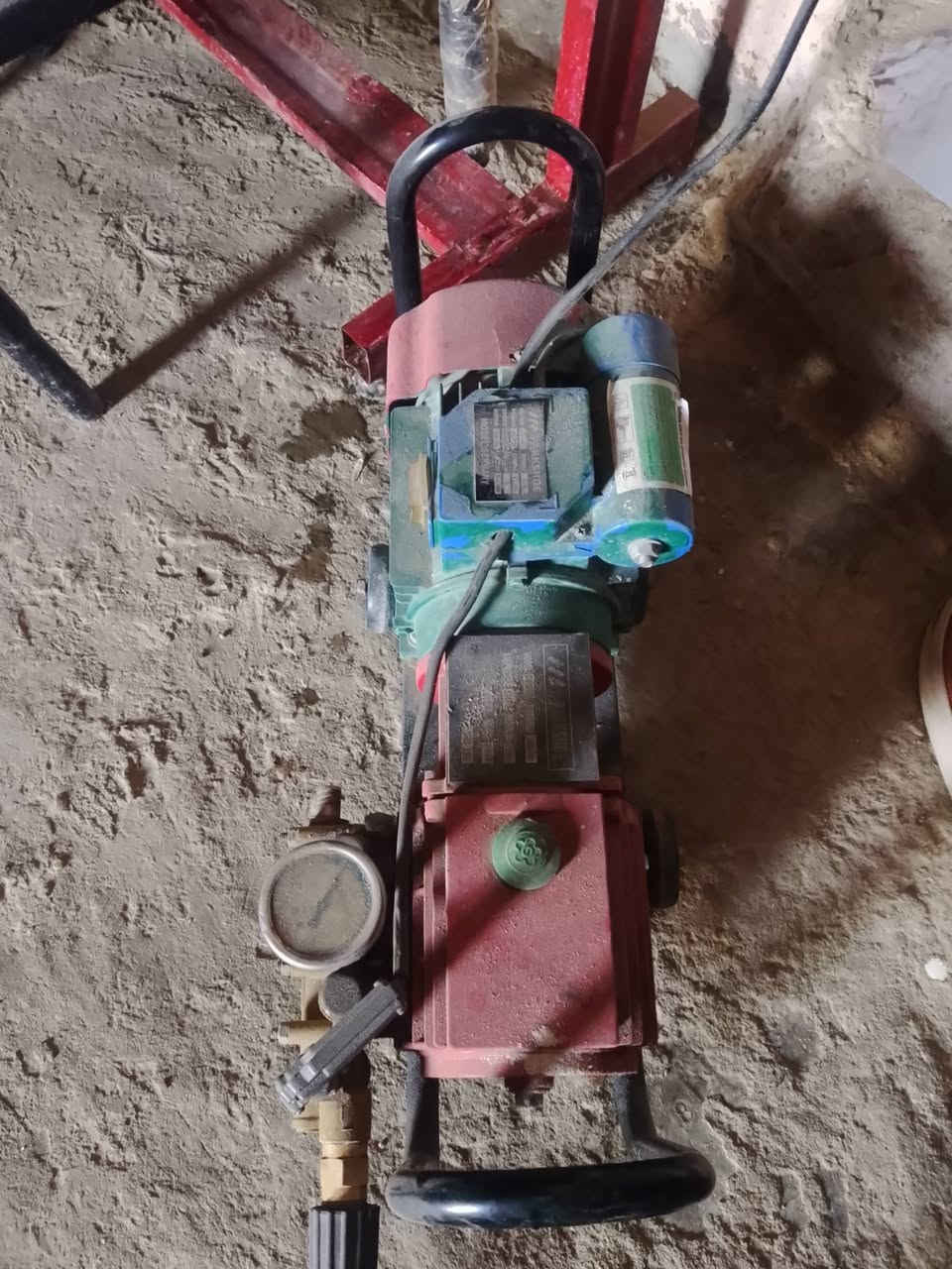 السلام عليكم عندي خنزيره للبيع فارت غسل عنوان بغداد مدينه الصدر شراي يتصل على هذام***********
