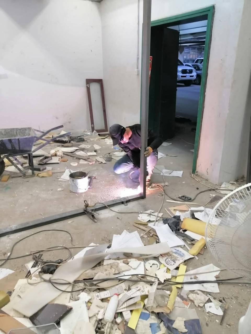 حداد جوال في طويريج  لتصليح الابواب والشبابيك وعمل كافت انواع السقائف والاعمل الحداده ***********) ***********)
