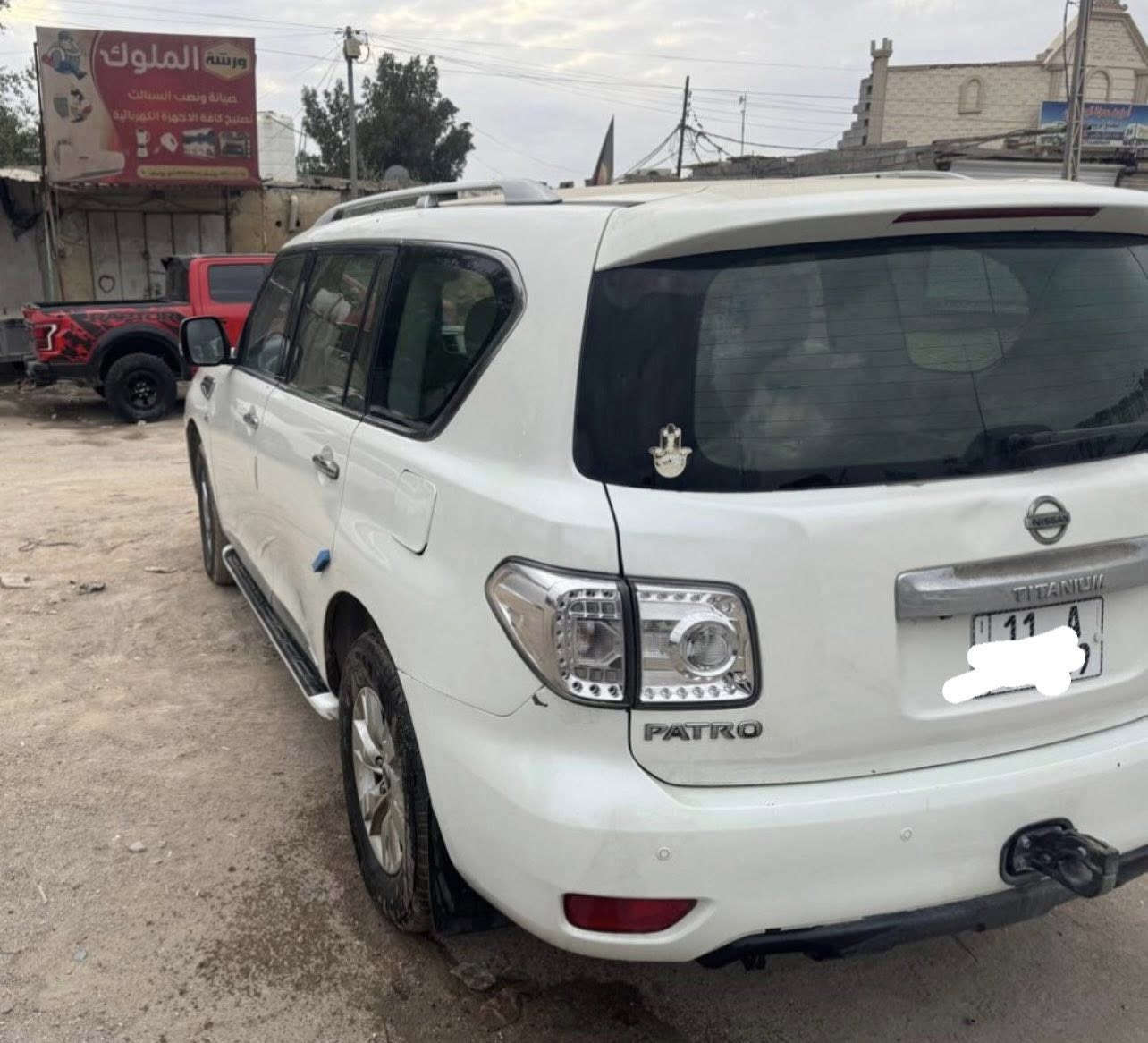 Nissan Patrol
نيسان باترول  رقم بغداد إنكليزي 

5.6 لتر 8 سلندر. محرك المرغوب 

فول الفول 

بسم الله الرحمن الرحيم 

الموصفات 

1_ شاشه : بيها بلوتوث بسها نسبة دهن بيها حساس تايرات بيها صرفية بانزين بيها هواي شغلات اذا اضل اكتب منا لباجر ماخلص ( شاشة وسائط عامة )

2_تدفئه كشنات اماميه

3_ كشن كهربائي

4_ كير اوتو + عادي

5_  كروس سرعه

6_ لايتات لد زينون كامل

7_ حساس ماسحات

8_ تبريد4 قطع + ارضيه الكشانات هم بيها تبريد 

9_ بك لايت كرستال

10_ حساس امان

وبعد بيها هواي موصفات كلش هواي الباترول معروفه 

بيها  قطع صبغ 
 وراد خليجي سياره نضيفه ماشيه 113 الف كيلو 
***********
***********

السعر 175 وبيها مجال انشاء الله
