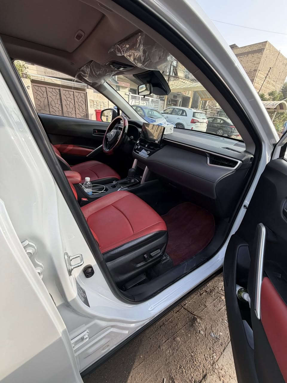 كورلا كروس ٢٠٢٥ فول موصفات ماشيه ١١ الف مرتين مبدله دهن من شركة تيوتا كراسي ثنين كهرباء دخول ذكي تحديد مسار كراسي جلد داخله احمر للاستفسار ***********
