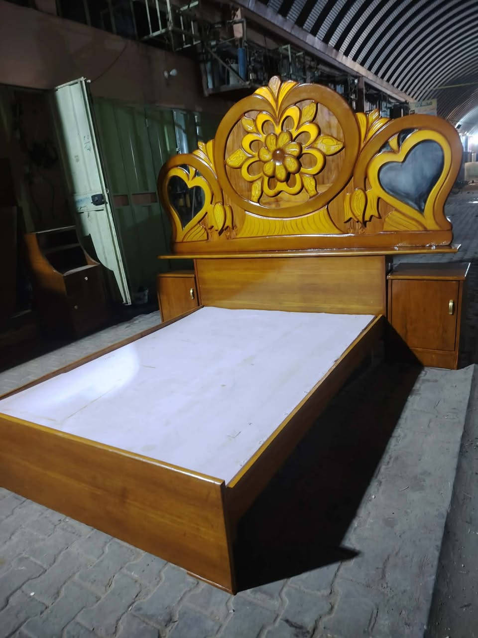 جربايه نفرين السعر 150 وبيها مجال للاستفسار الاتصال على الرقم *********** العنوان كوت سوق القصاصيب سوك المسكف القديم قرب ساحه الخبازات قرب غازي ابو العطاريات
