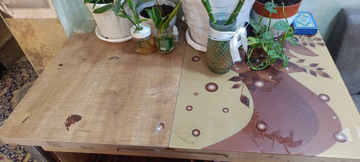 ميز طعام مستعمل 
قابل للتكبير 
اربع كراسي 
للتواصل
***********
عنواني شارع فلسطين 
السعر ٦٠ الف
